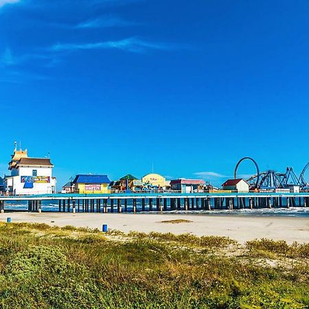 Perfect Location Spacious Yard Coffee Bar At This Lovely Beach Home Galveston Bagian luar foto