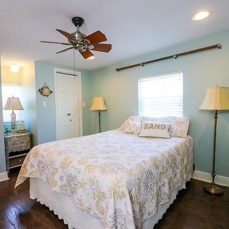 Perfect Location Spacious Yard Coffee Bar At This Lovely Beach Home Galveston Bagian luar foto