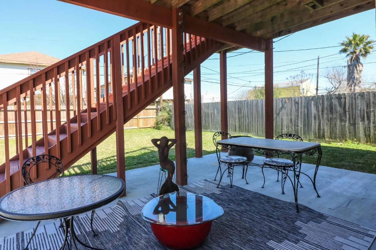 Perfect Location Spacious Yard Coffee Bar At This Lovely Beach Home Galveston Bagian luar foto