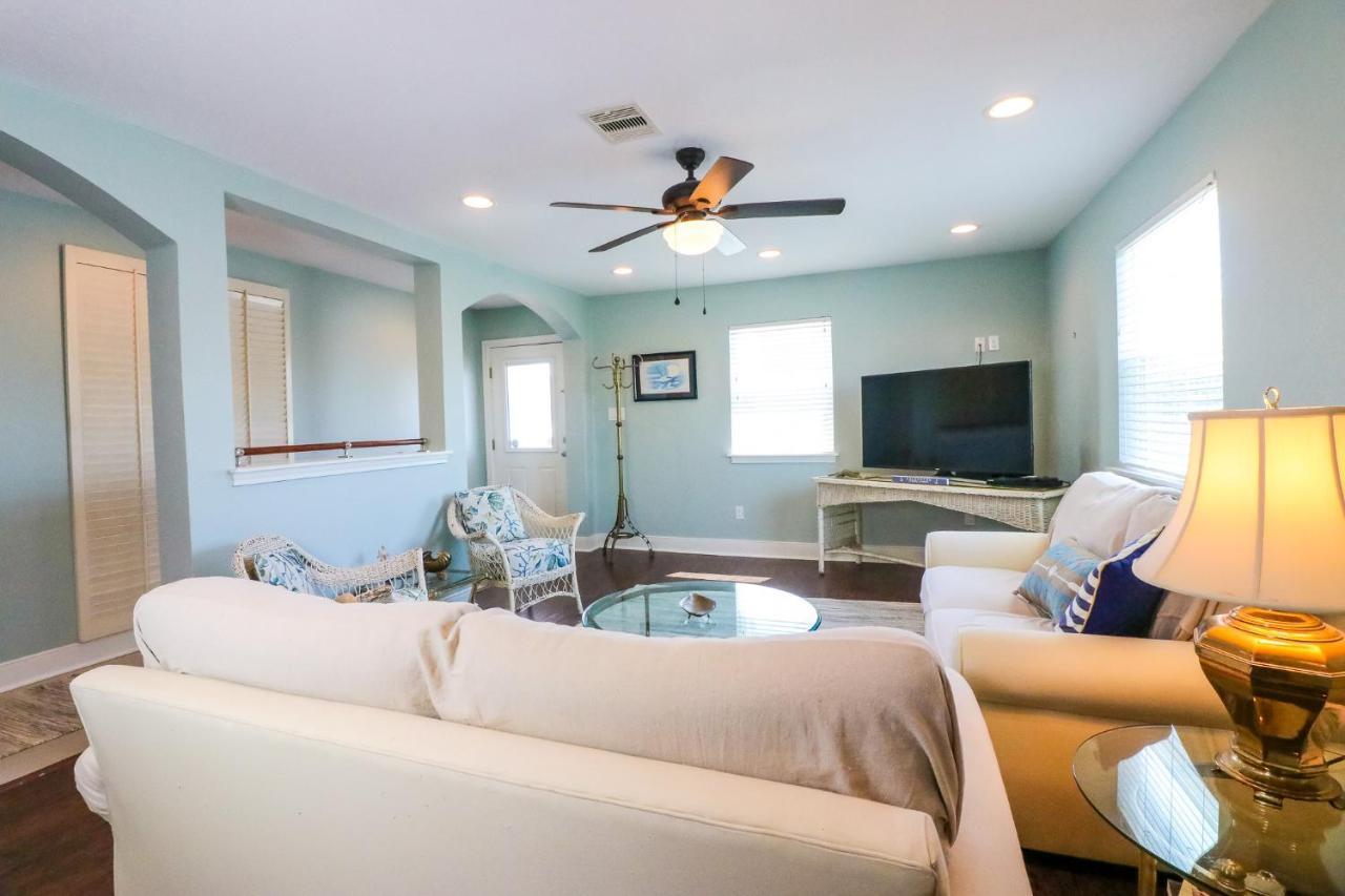 Perfect Location Spacious Yard Coffee Bar At This Lovely Beach Home Galveston Bagian luar foto