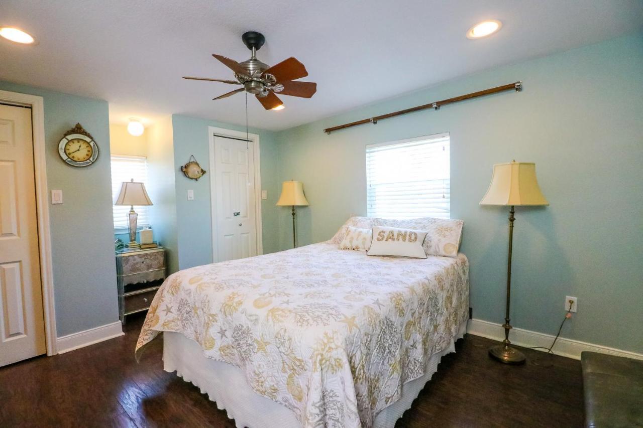 Perfect Location Spacious Yard Coffee Bar At This Lovely Beach Home Galveston Bagian luar foto
