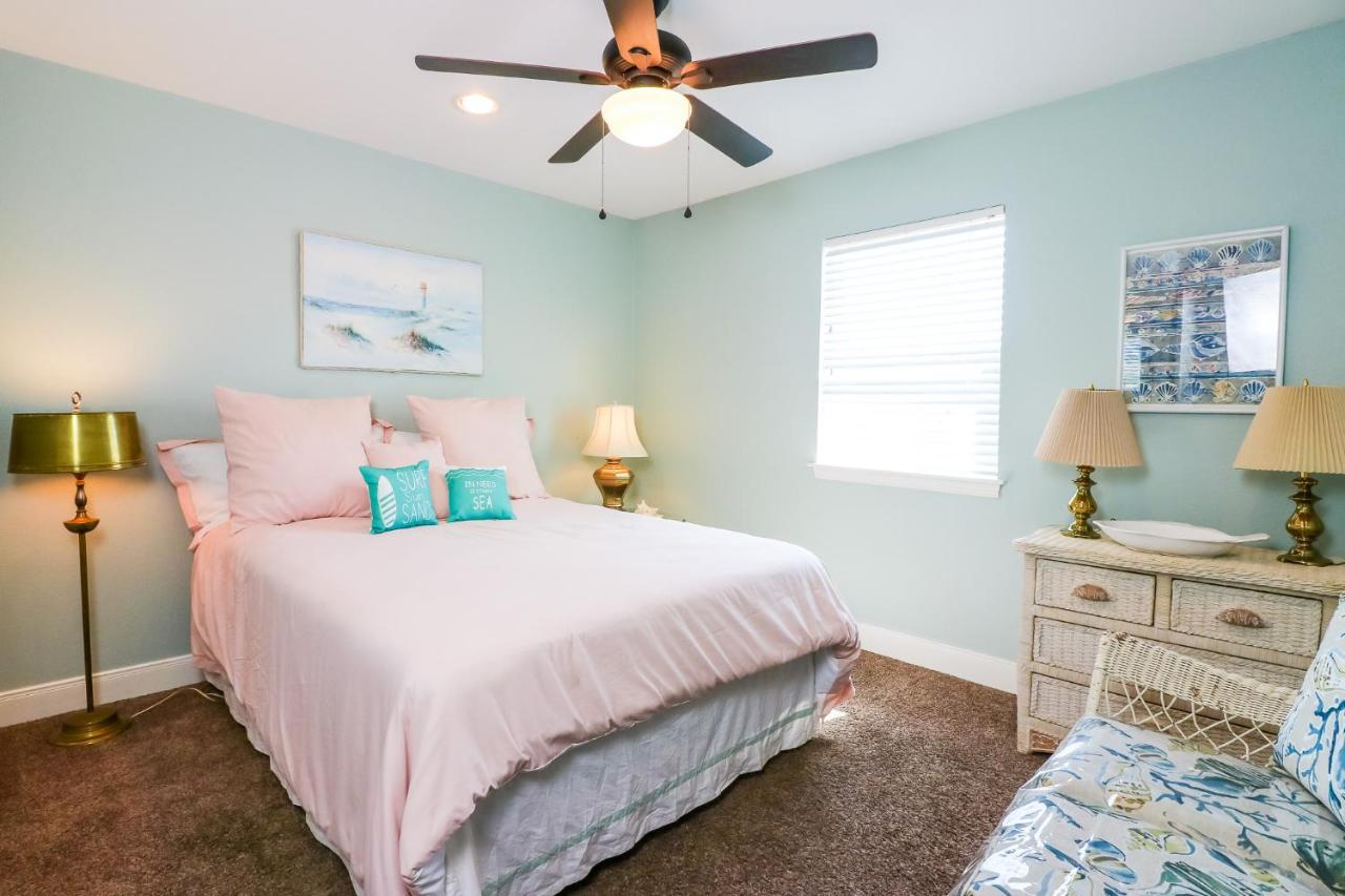 Perfect Location Spacious Yard Coffee Bar At This Lovely Beach Home Galveston Bagian luar foto