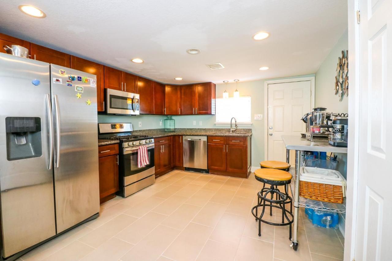 Perfect Location Spacious Yard Coffee Bar At This Lovely Beach Home Galveston Bagian luar foto